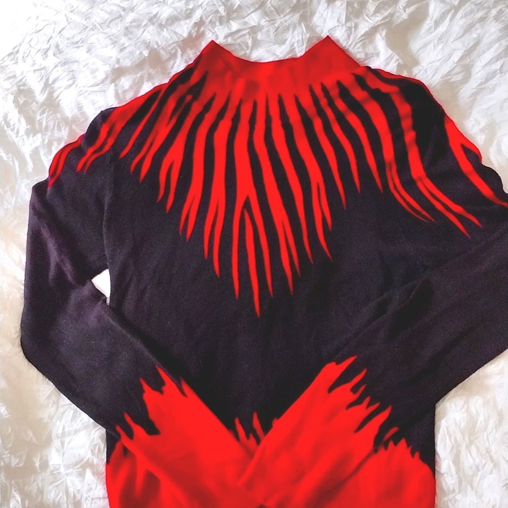 Women's Y2K avant garde sweater sz. Med.